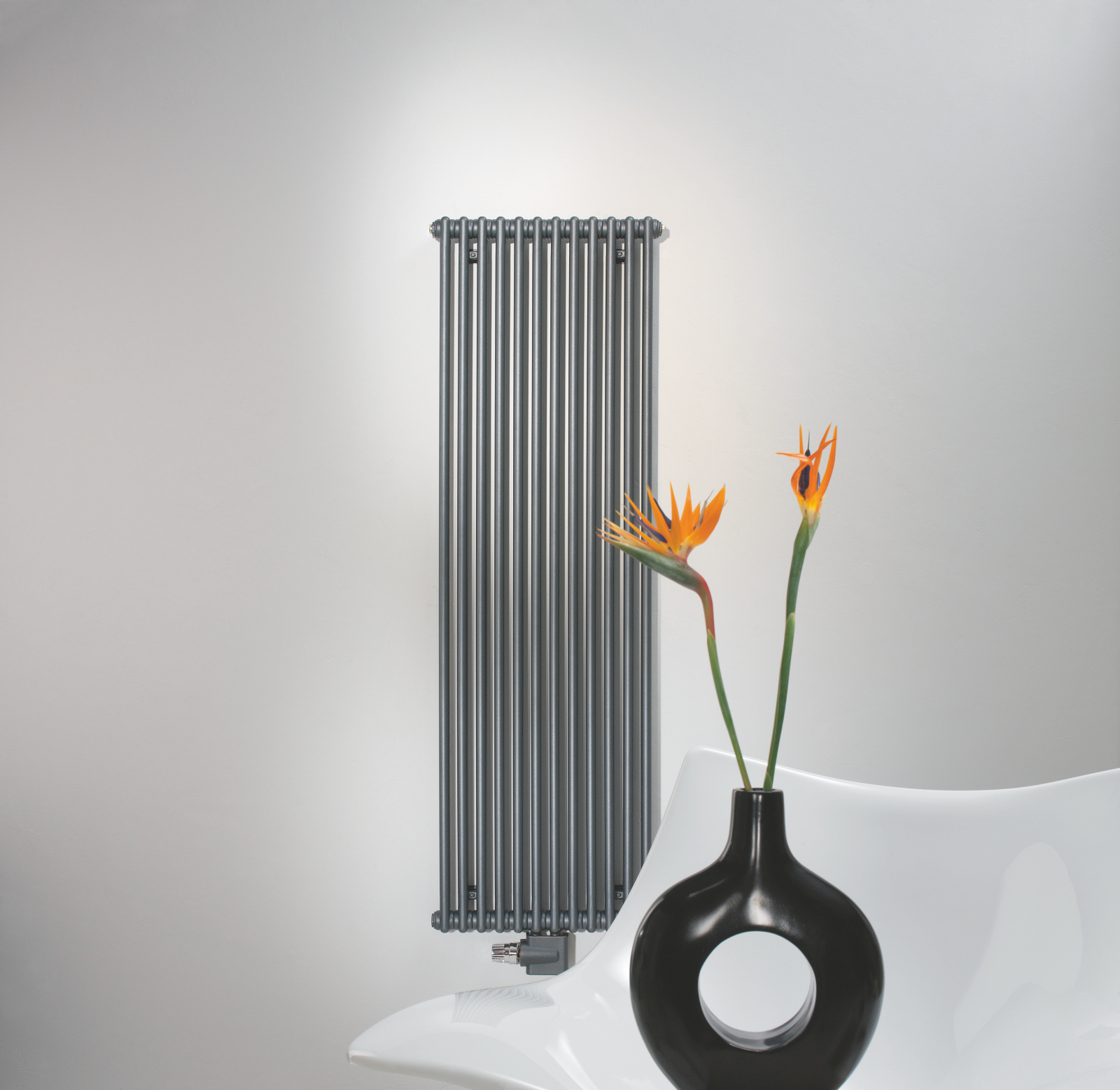 Zehnder_RAD_Charleston-HY_fitting Vario with cover white Rendering Zehnder Charleston Decorative radiator Front view